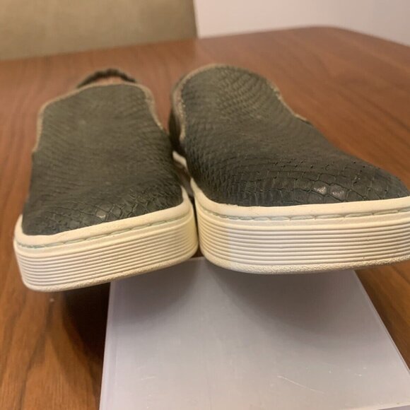 Sofft Slip on Sneaker Womens 6.5 Snake Skin Leather Green Casual Flat - Picture 3 of 9